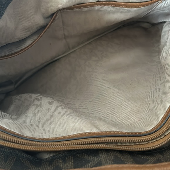 Michael Kors signature bag with outer and inner pockets, good condition - Picture 5 of 5